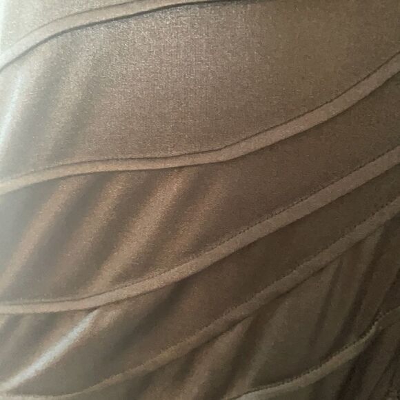 Beautiful Tadashi Shoji dress  - Picture 8 of 8